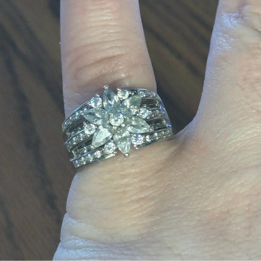 Vintage SW Sterling Silver Flower Ring – Size 6 – Marquise & Round CZ - Picture 10 of 10